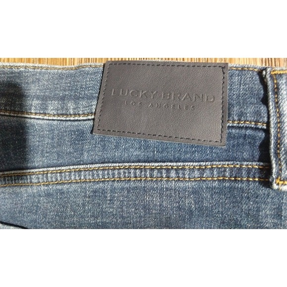 Lucky Brand Straight Leg Dark Wash Blue Denim Jeans Men's‎ Size 40x30 (42x29) - Picture 6 of 7